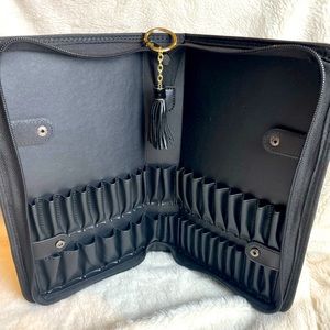 BrushWorks Art Easel Pro, black makeup brush case